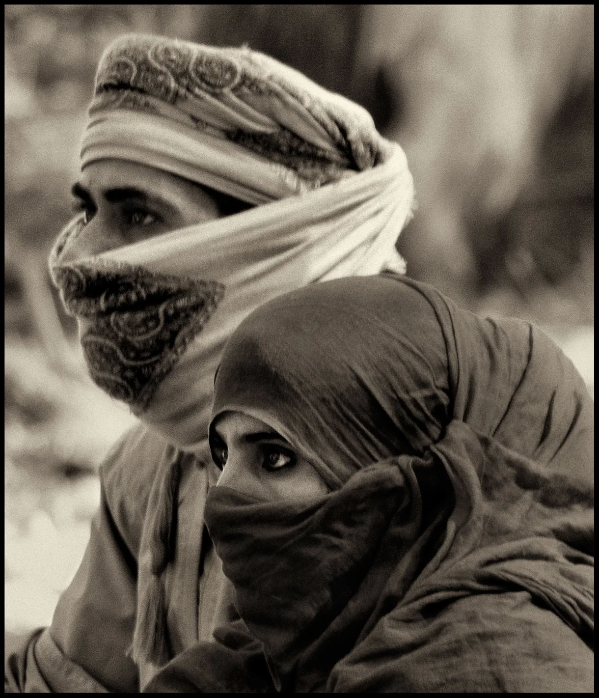 Covered faces, habttat Surur 2009.