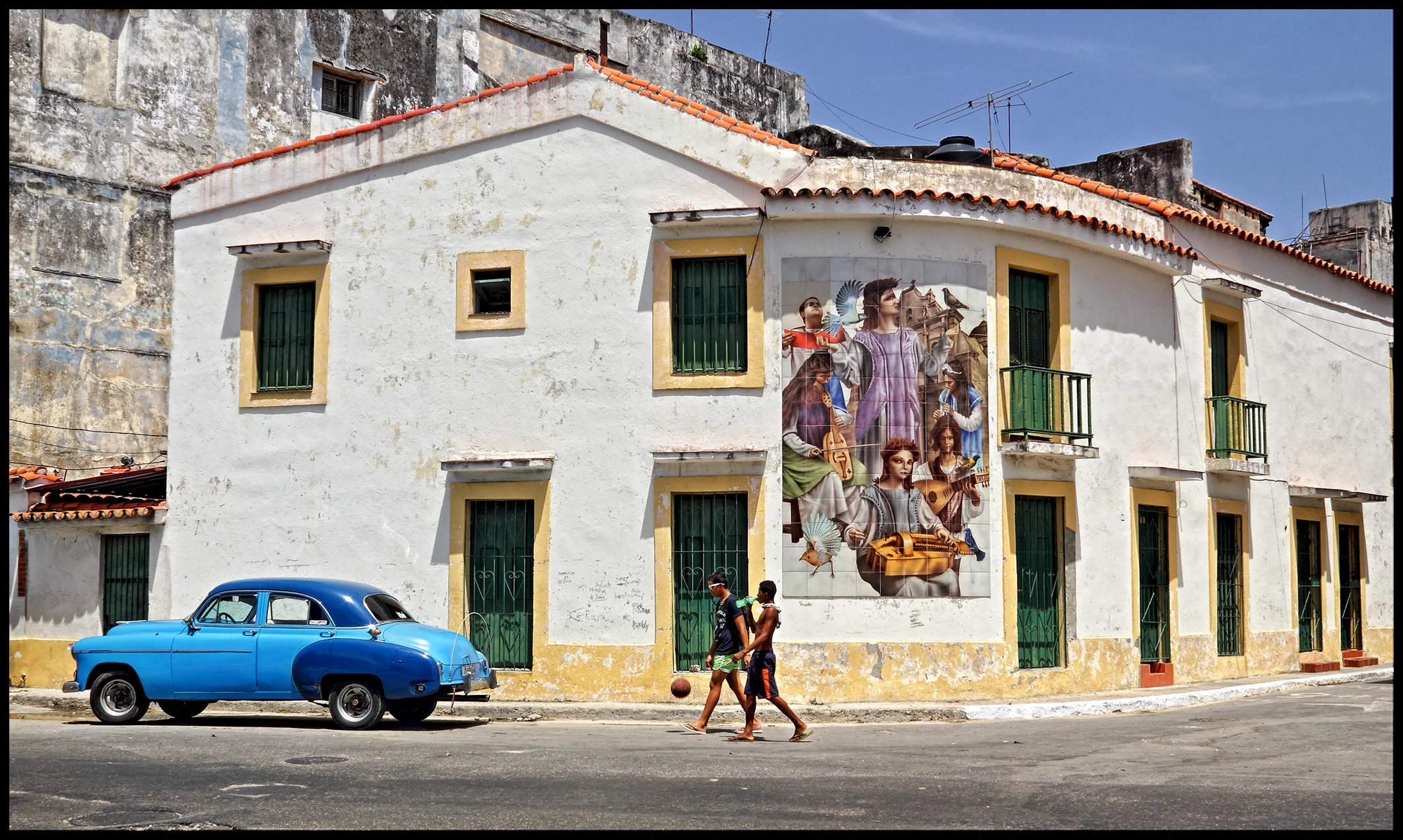 Off to playing football, Havana 2016.