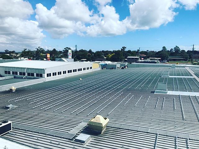 Day 3 of our 510kw solar commercial solar install.  The lads @mtssolar working hard to get this system online in early 2018.