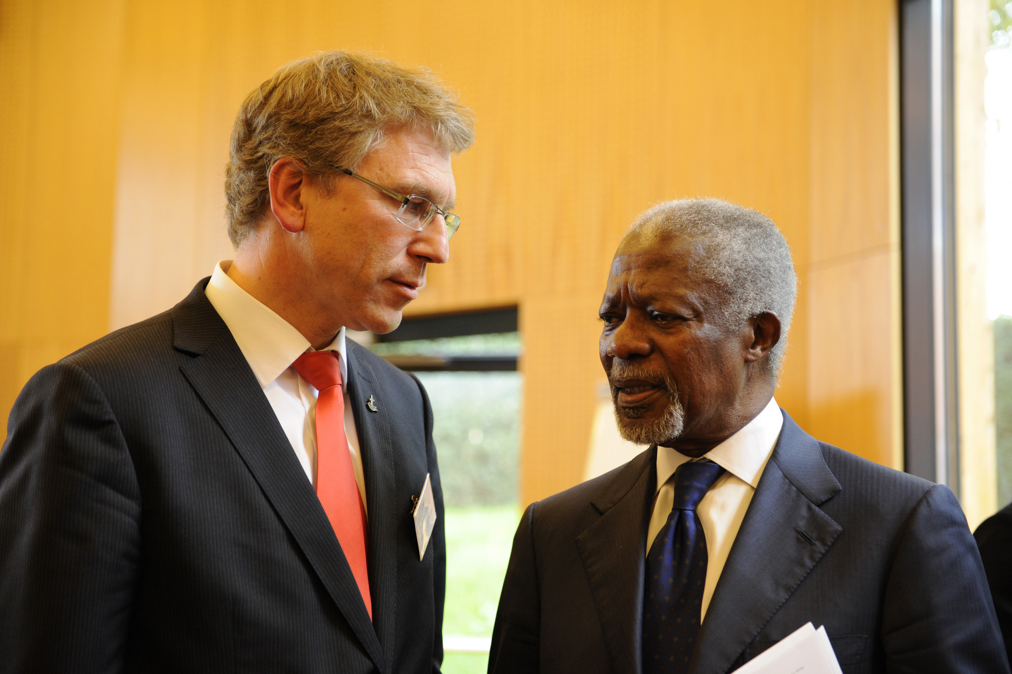 WCC General Secretary Olav Fyske Tveit (left) with former UN Secretary-General Kofi Annan in 2013 (Photo: Peter Williams/WCC)