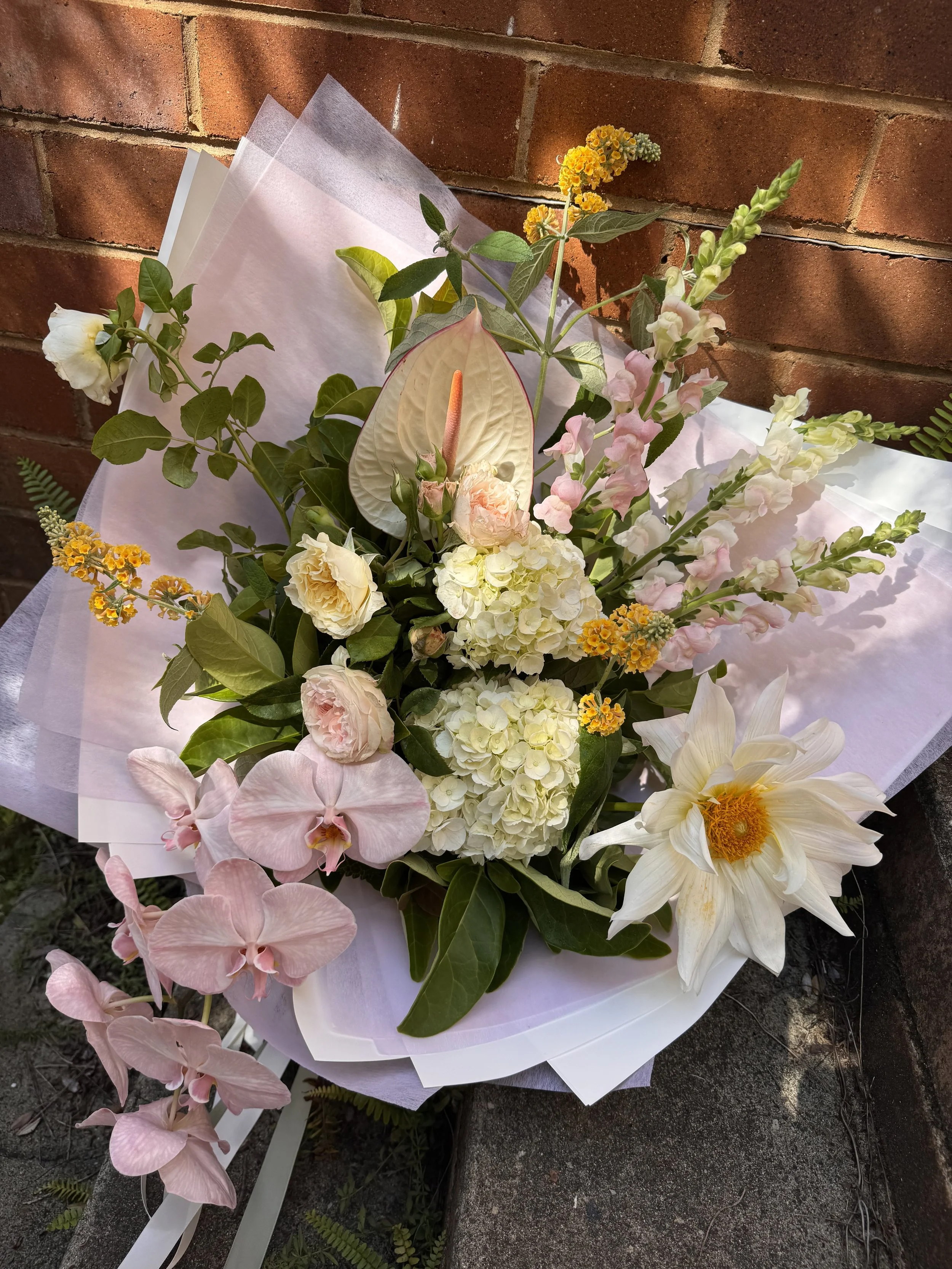 SIGNATURE BOUQUET - 3 SIZES