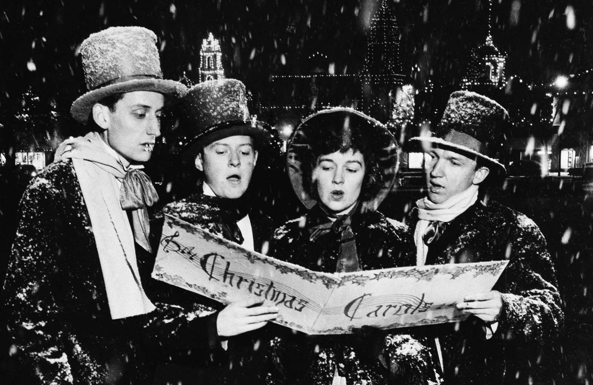 vintage-christmas-carolersjpg-57188249dfc0057a.jpg