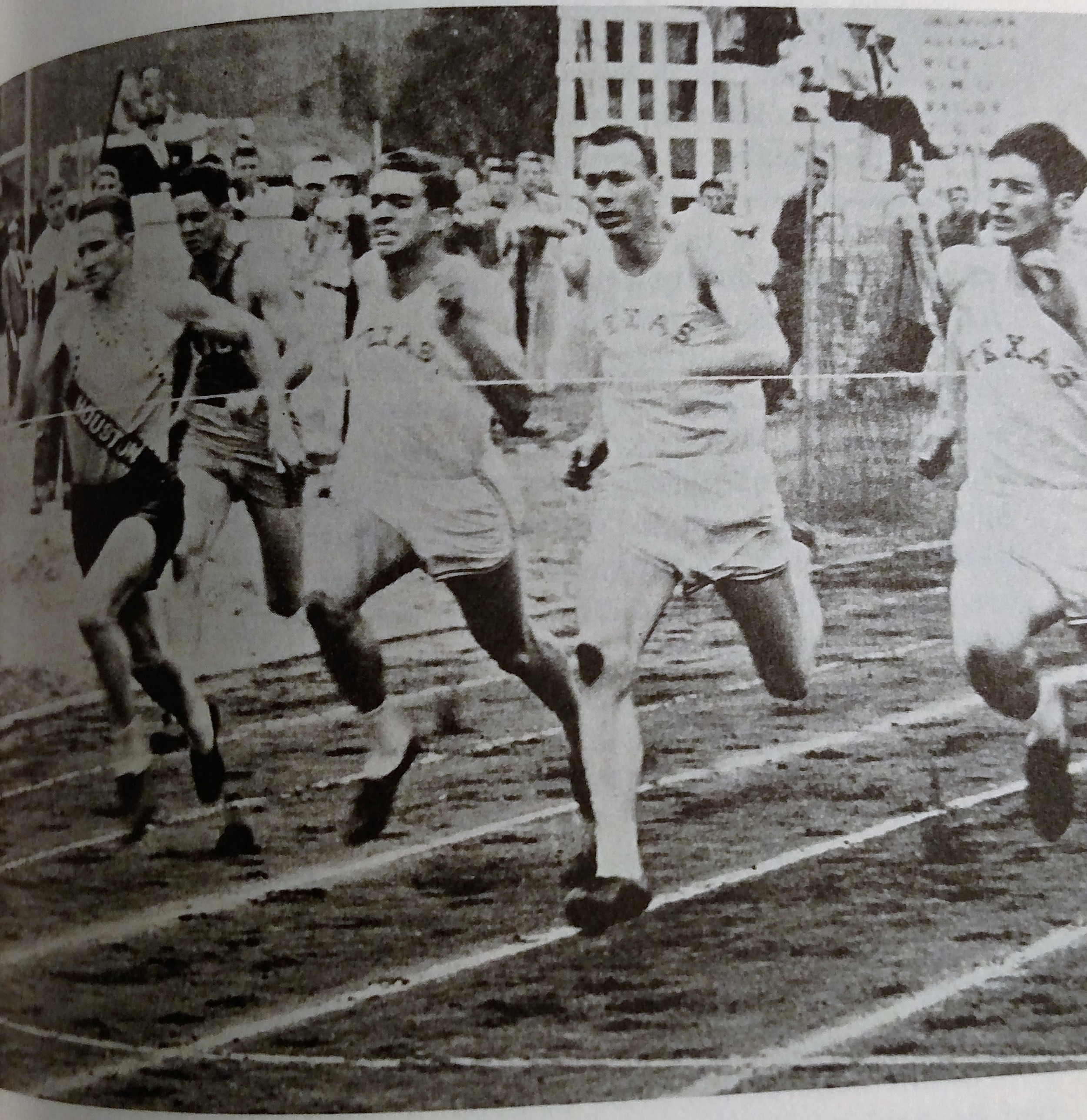  Dean Smith on far right wins. Charley Thomas is next to Dean and Alvin Frieden is the other Horn.  1, 2, 3  
