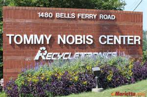 Tommy Nobis center.jpg