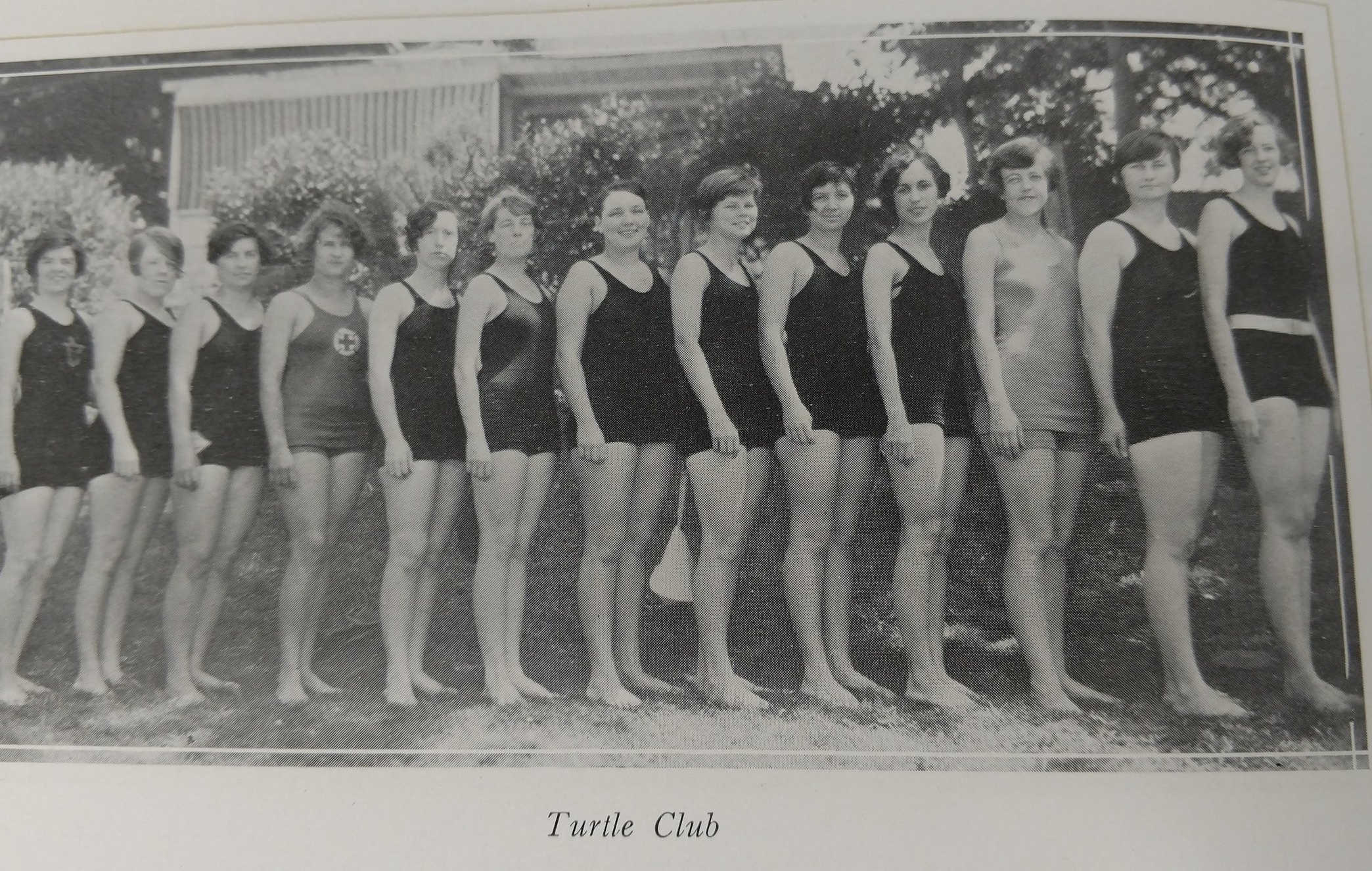 swimming women 1928.jpg