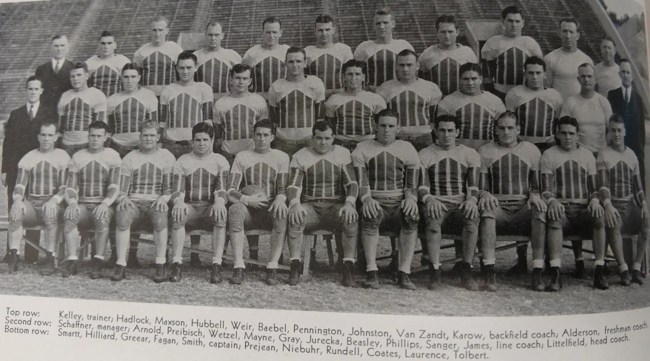 1932-1933 football (15).jpg