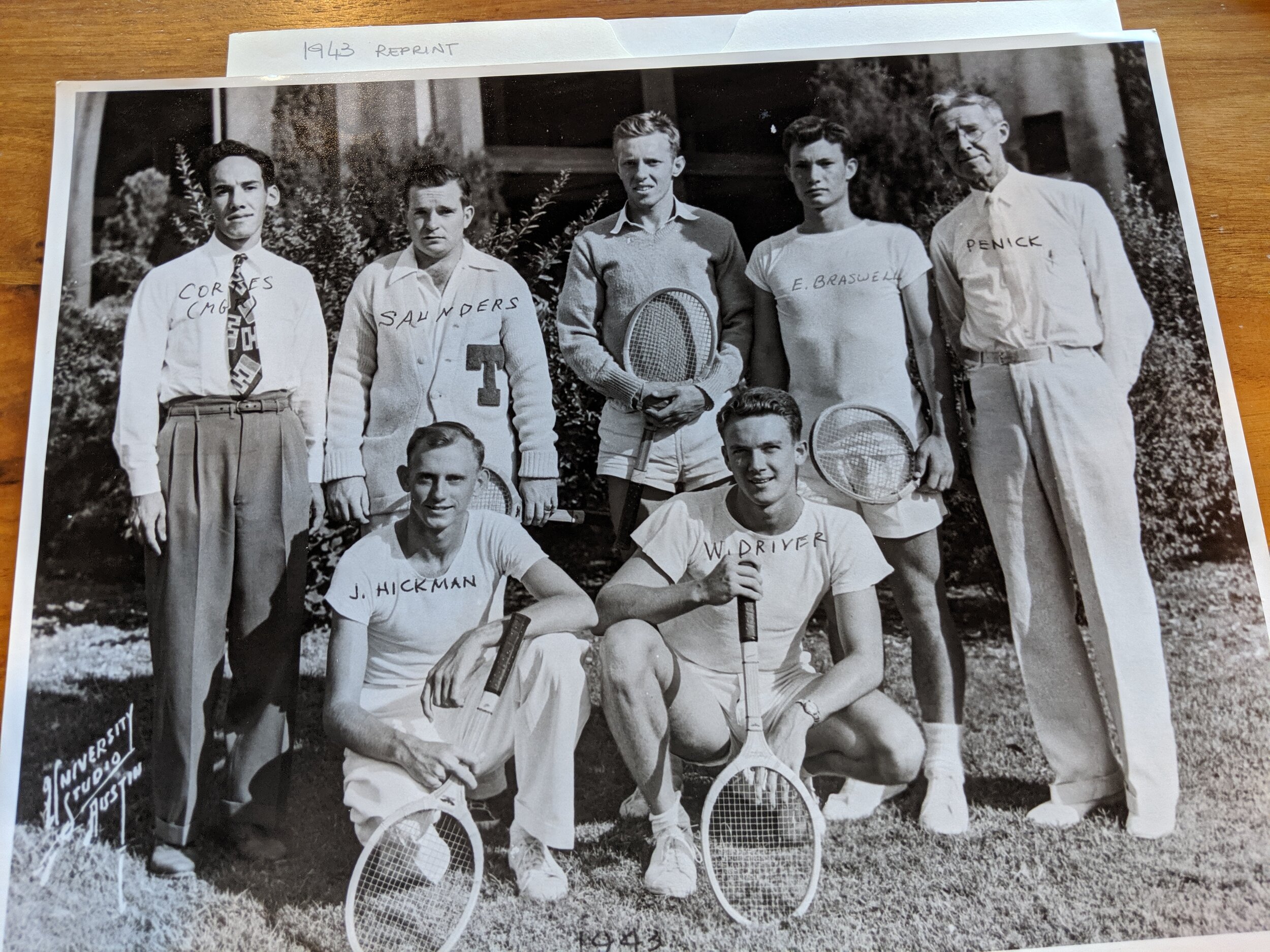 1943 tennis team.jpg
