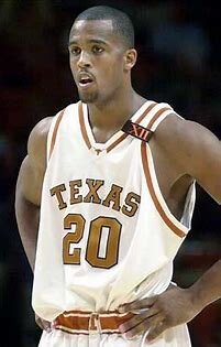   32. Chris Owens (1999-02)19 Chris Owens didn’t have the most impressive length at 6’7”, but the Tulane transfer proved to be one of Texas’ most successful post players.He averaged as many as 15.8 points and 7.4 rebounds a night for the Longhorns, a