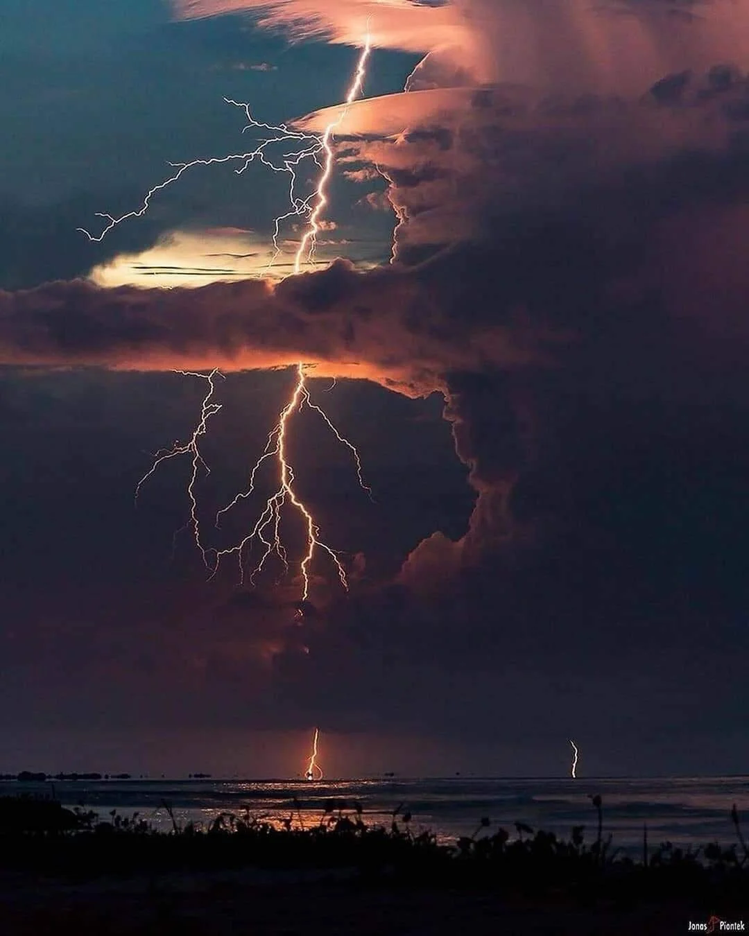 lIGHTENING (2).jpg