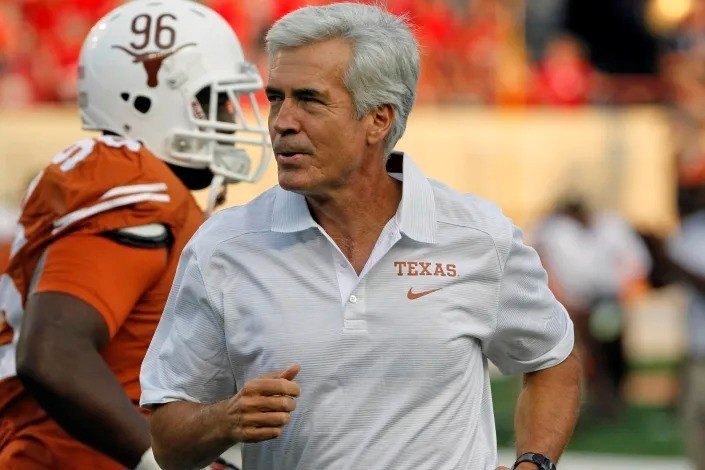  Robinson also rejoined the Texas staff in 2013 as a football and video analyst analyst after a substantial loss to Brigham Young ,but Robinson was quickly promoted to defensive coordinator and linebackers coach. Robinson turned the defense at UT aro