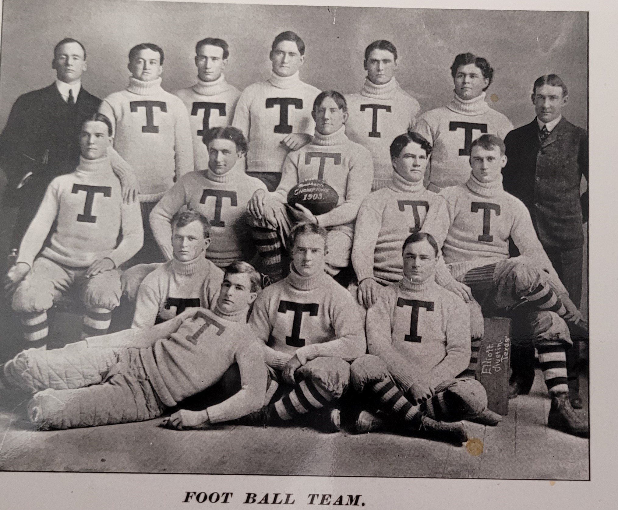 1903 football team photo.jpg