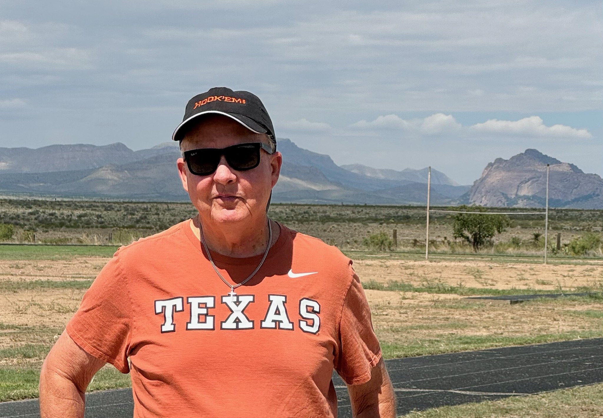(TLSN's Larry Carlson teaches sports media at Texas State in San Marcos. He is a member of the Football Writers Association of America. Write to him at lc13@txstate.edu)