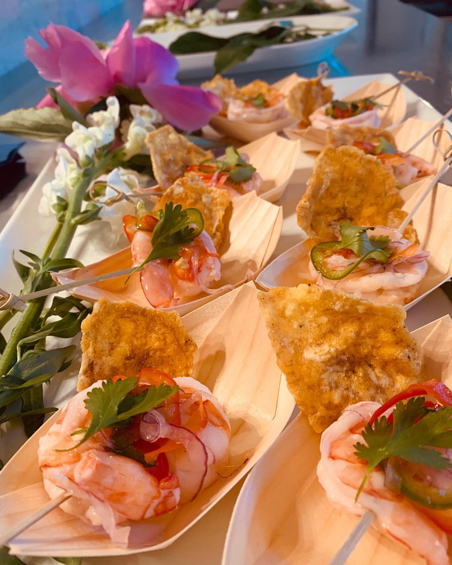 Spring 💐is here! Let the good times flow at your next cocktail party..can&rsquo;t wait to share some new seasonal nibbles. 🤤 
#cocktailparty #smallbites #nyccatering #seasonal #nibbles #savory #chefmode #foodhustler