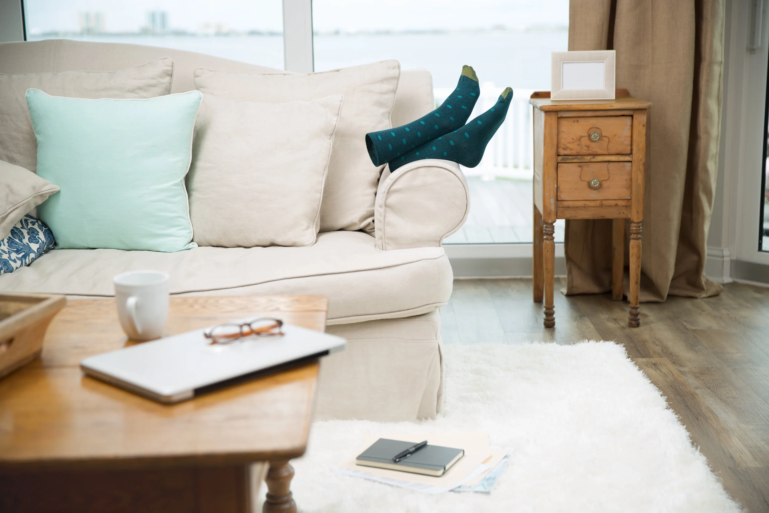 goldtoe_roomscene@465.jpg