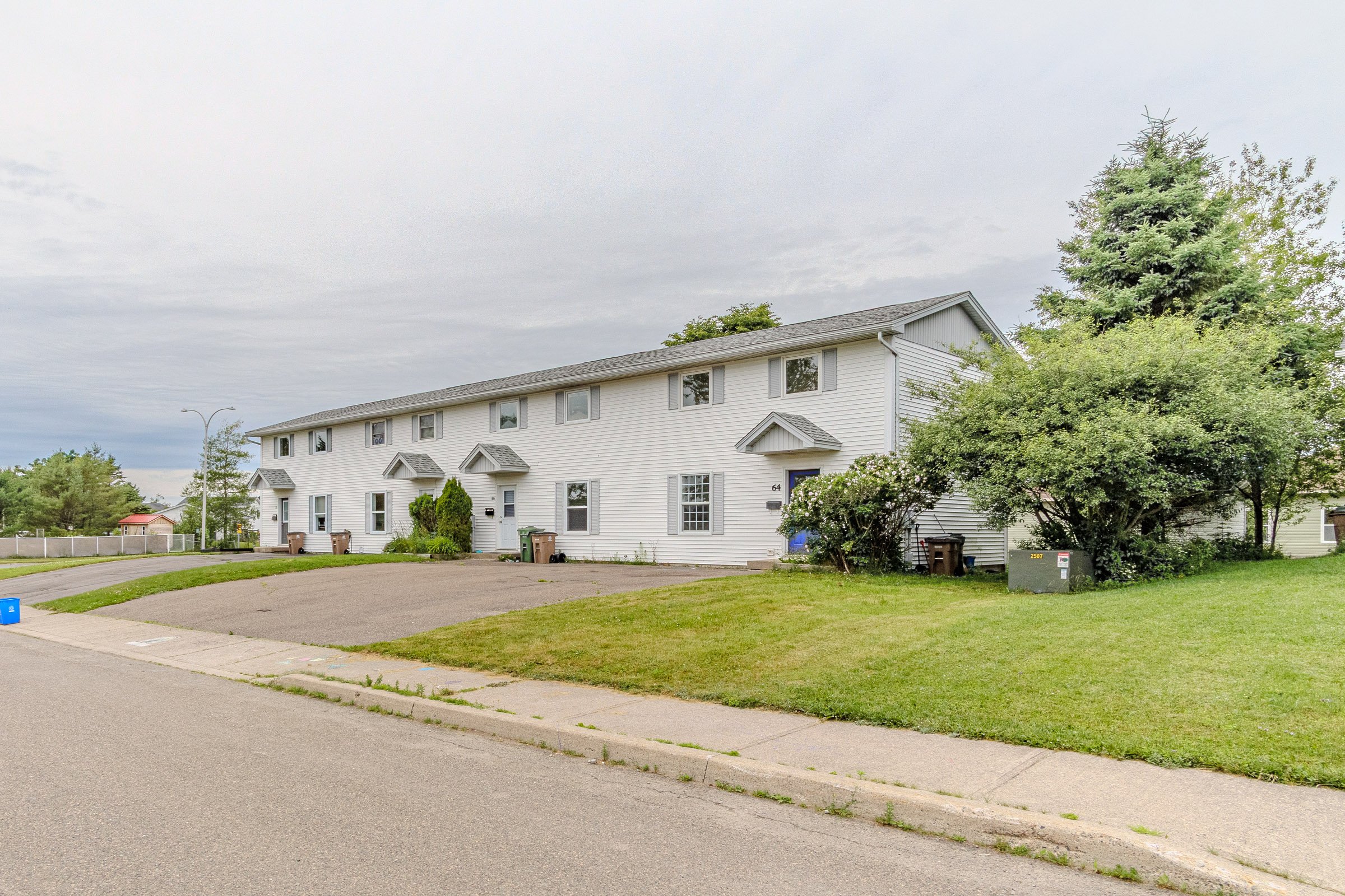 64 Oakhill Crescent-1.jpg
