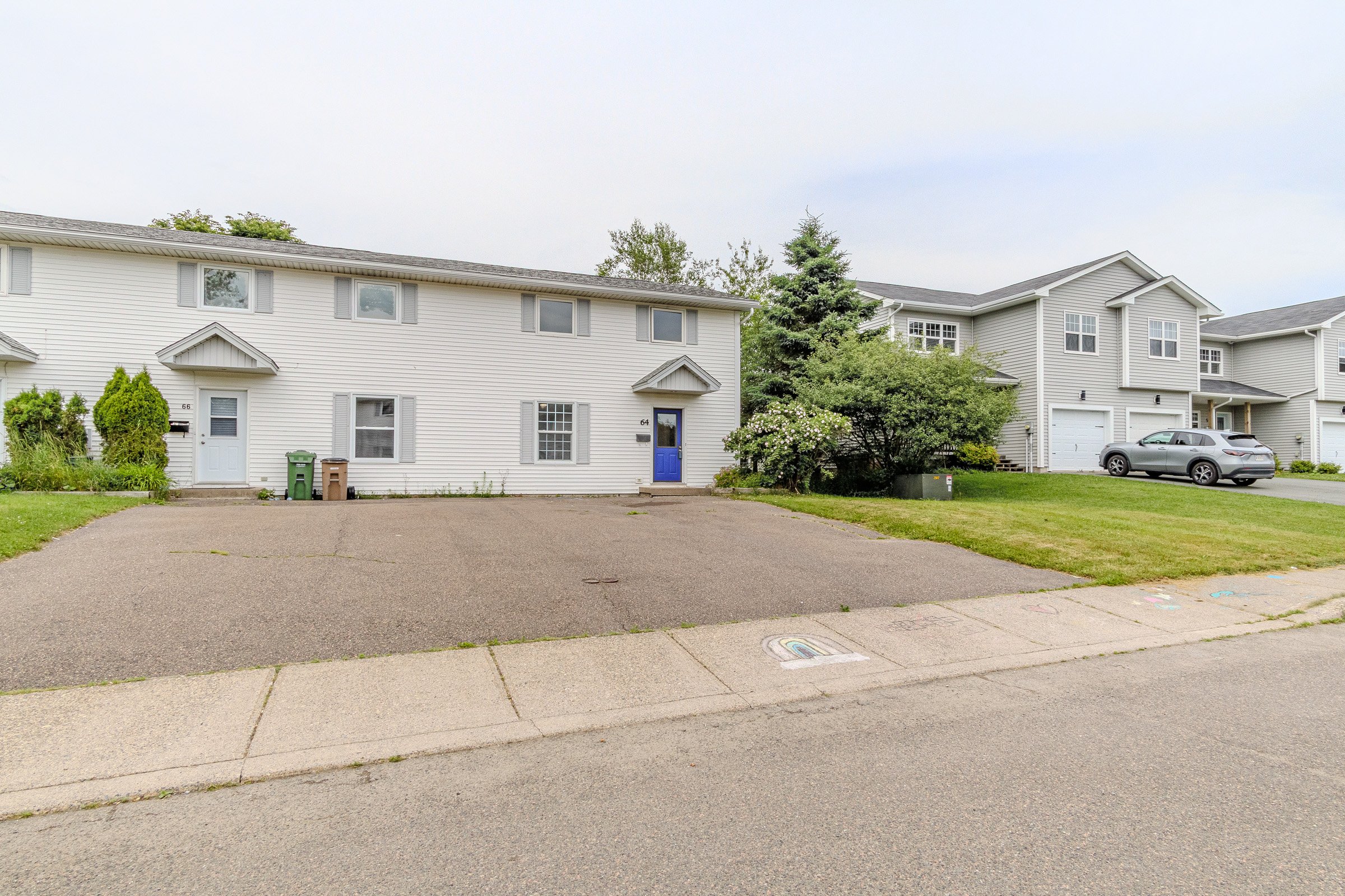 64 Oakhill Crescent-2.jpg