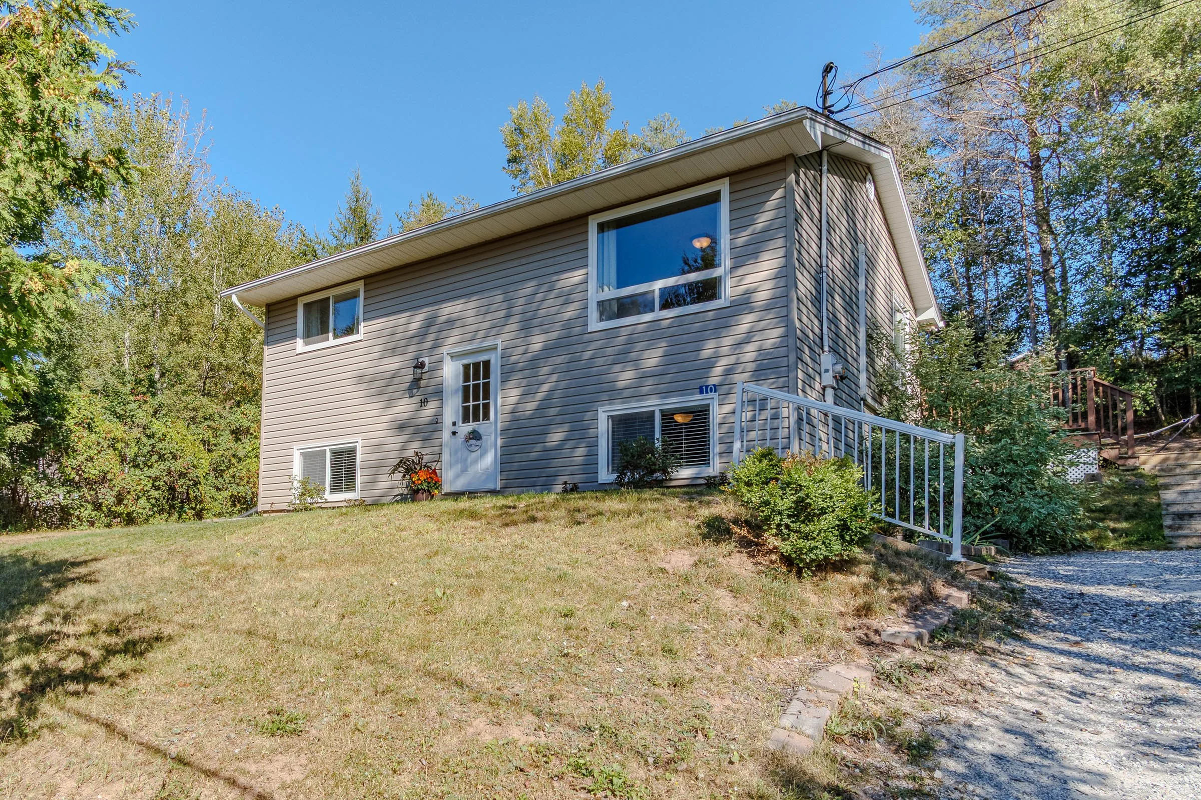 10 Templeton Crt-101.jpg