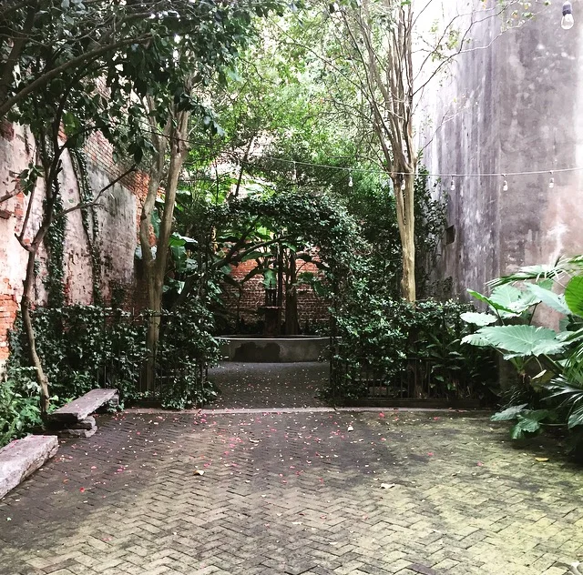 courtyard behind the New Orleans Pharmacy Museum