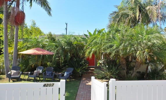 <p class="sold-listings">4207 ALLA ROAD<br/>LOS ANGELES, CA 90066<br/><strong>LEASED<br/> $5,150/MONTH </strong></p>