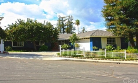 <p class="sold-listings">4837 DUNMAN AVE<br/>WOODLAND HILLS, CA 91364<br/><strong>SOLD<br/>$760,000</strong></p>