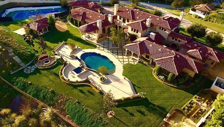 <p class="sold-listings">PRADO DEL GRANDIOSO<br/>CALABASAS, CA 91302<br/><strong>SOLD<br/> $8,995,000</strong></p>