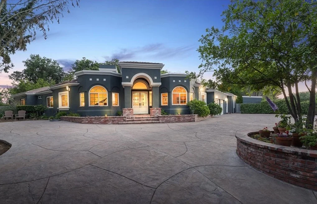 <p class="sold-listings">10521 LARAMIE AVE<br/>CHATSWORTH, CA 91311<br/><strong>SOLD<br/> $1,455,000</strong></p>