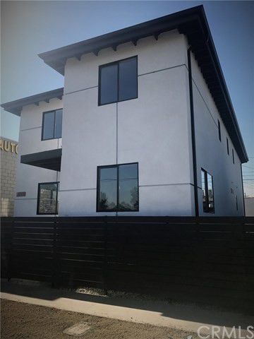 <p class="sold-listings">9009 S NORMANDIE AVE<br/>LOS ANGELES, CA 90044<br/><strong>SOLD<br/> $647,000</strong></p>