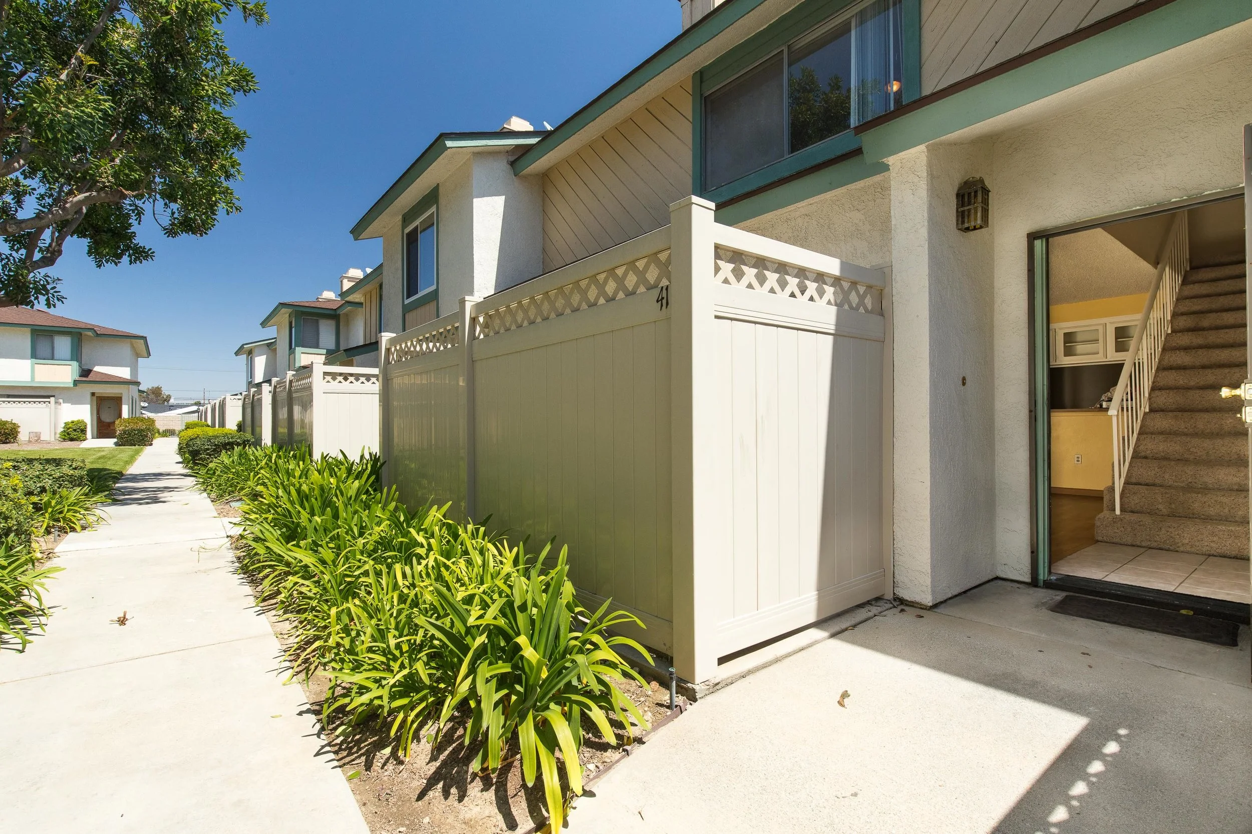 <p class="sold-listings">9553 BEACH ST UNIT 41<br/>BELLFLOWER, CA 90706<br/><strong>SOLD<br/> $426,000</strong></p>