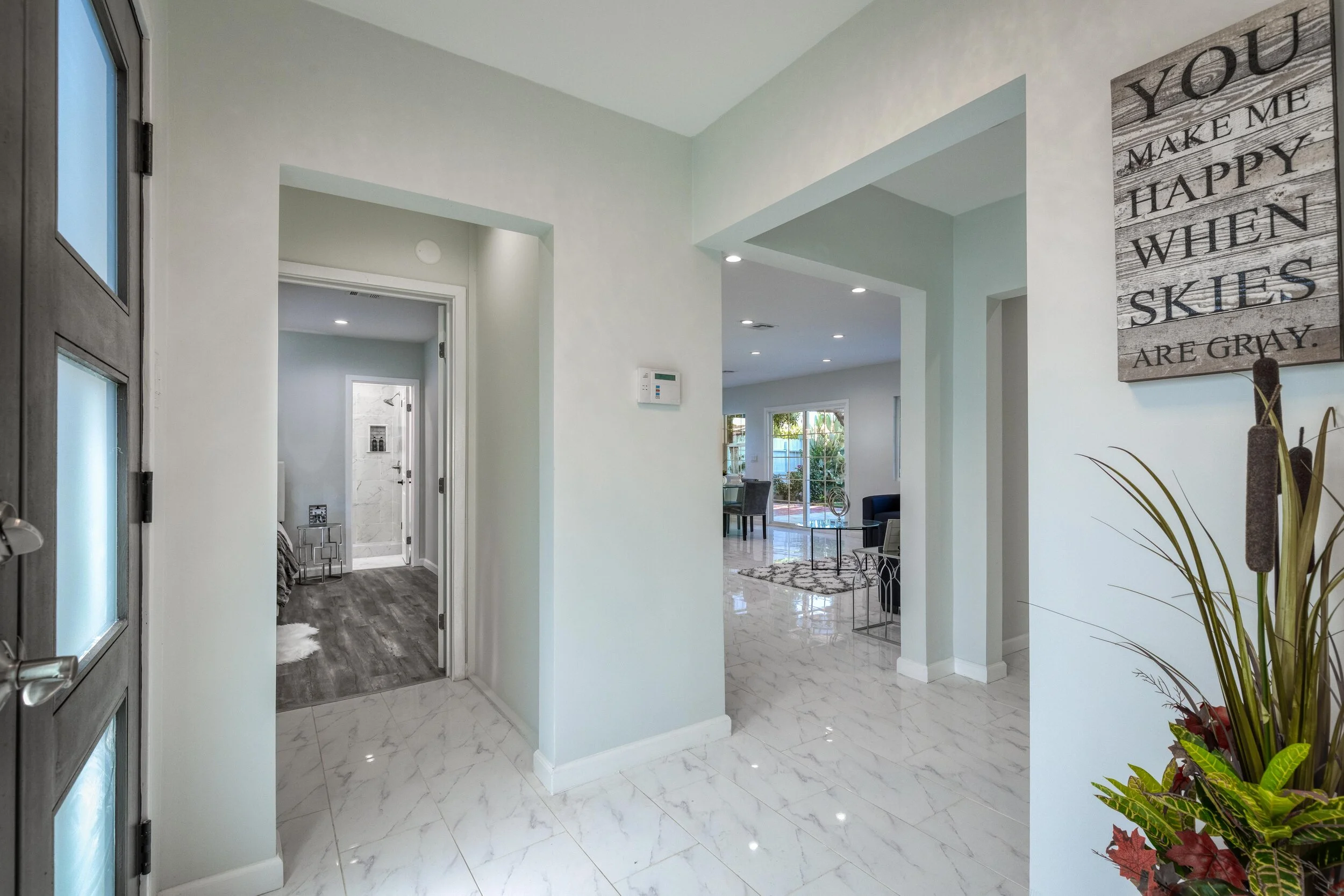 Entrance WEB OPTOMIZED.jpg