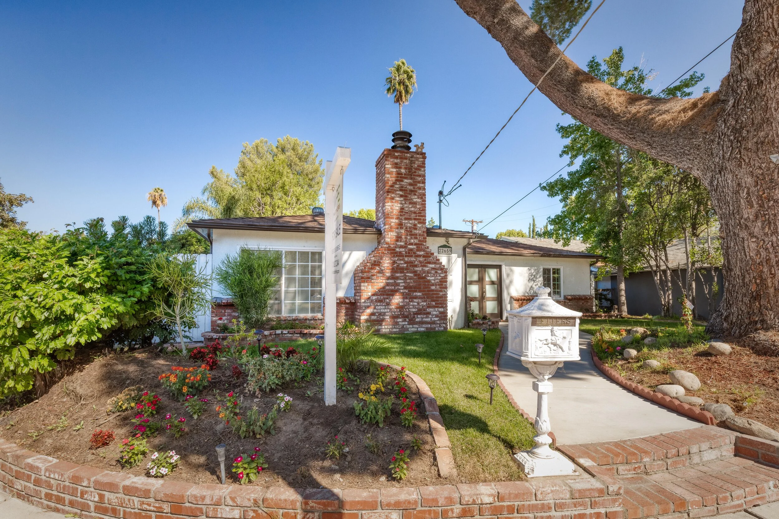 Front 1 WEB OPTOMIZED.jpg