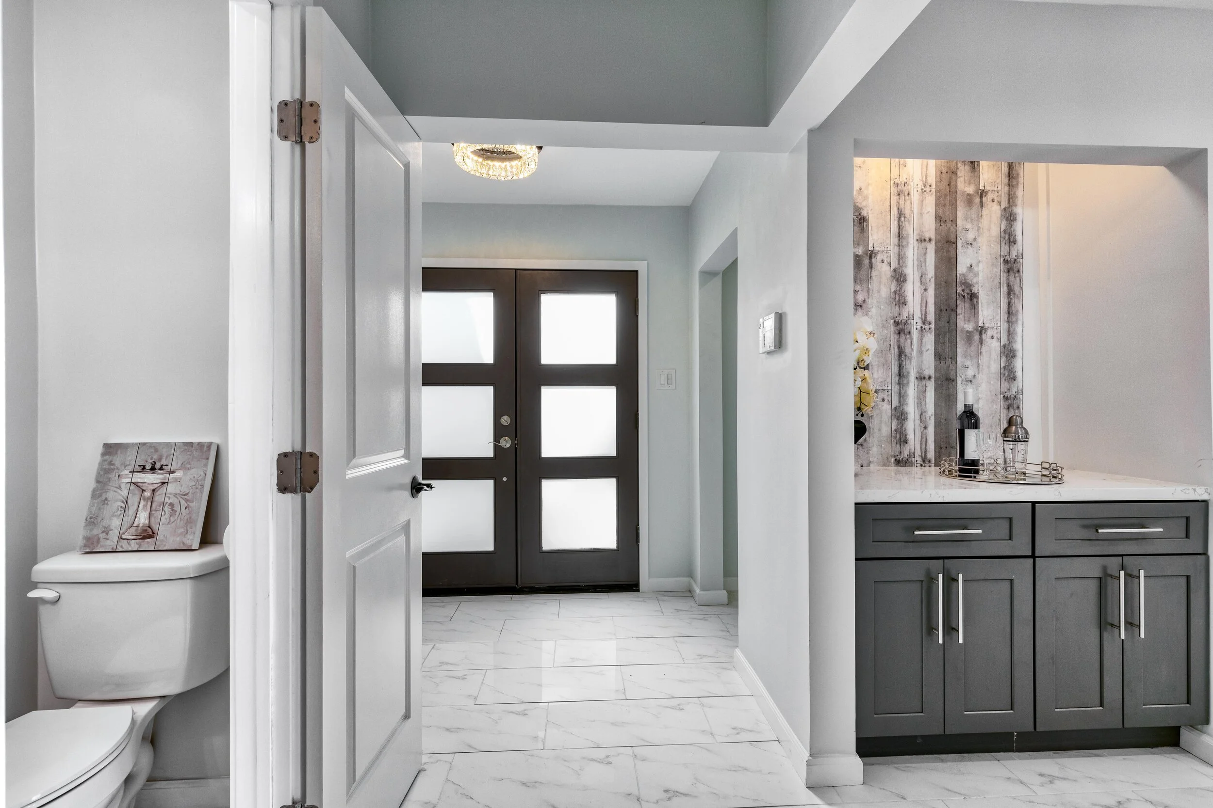 Entry Hall 2 WEB OPTOMIZED.jpg