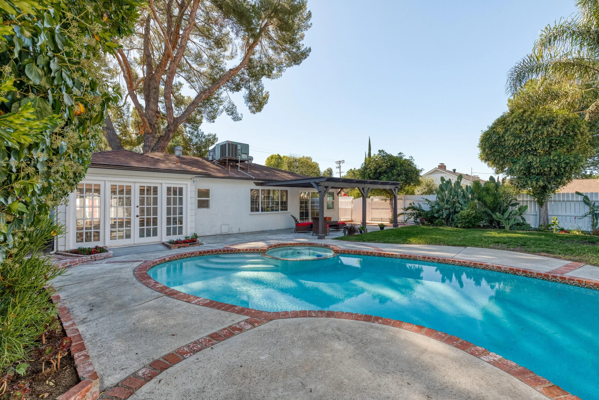 Pool WEB OPTOMIZED.jpg