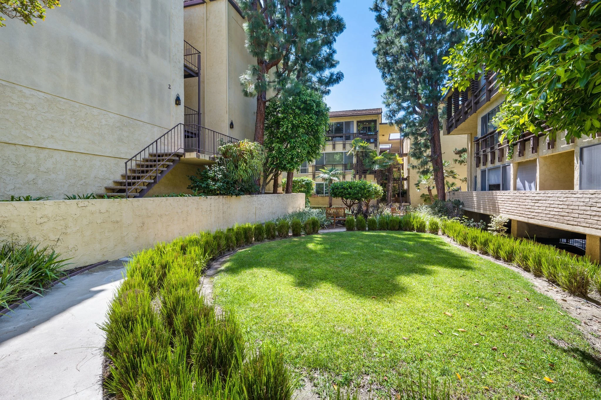 19-web-or-mls-6225-canterbury-dr.jpg