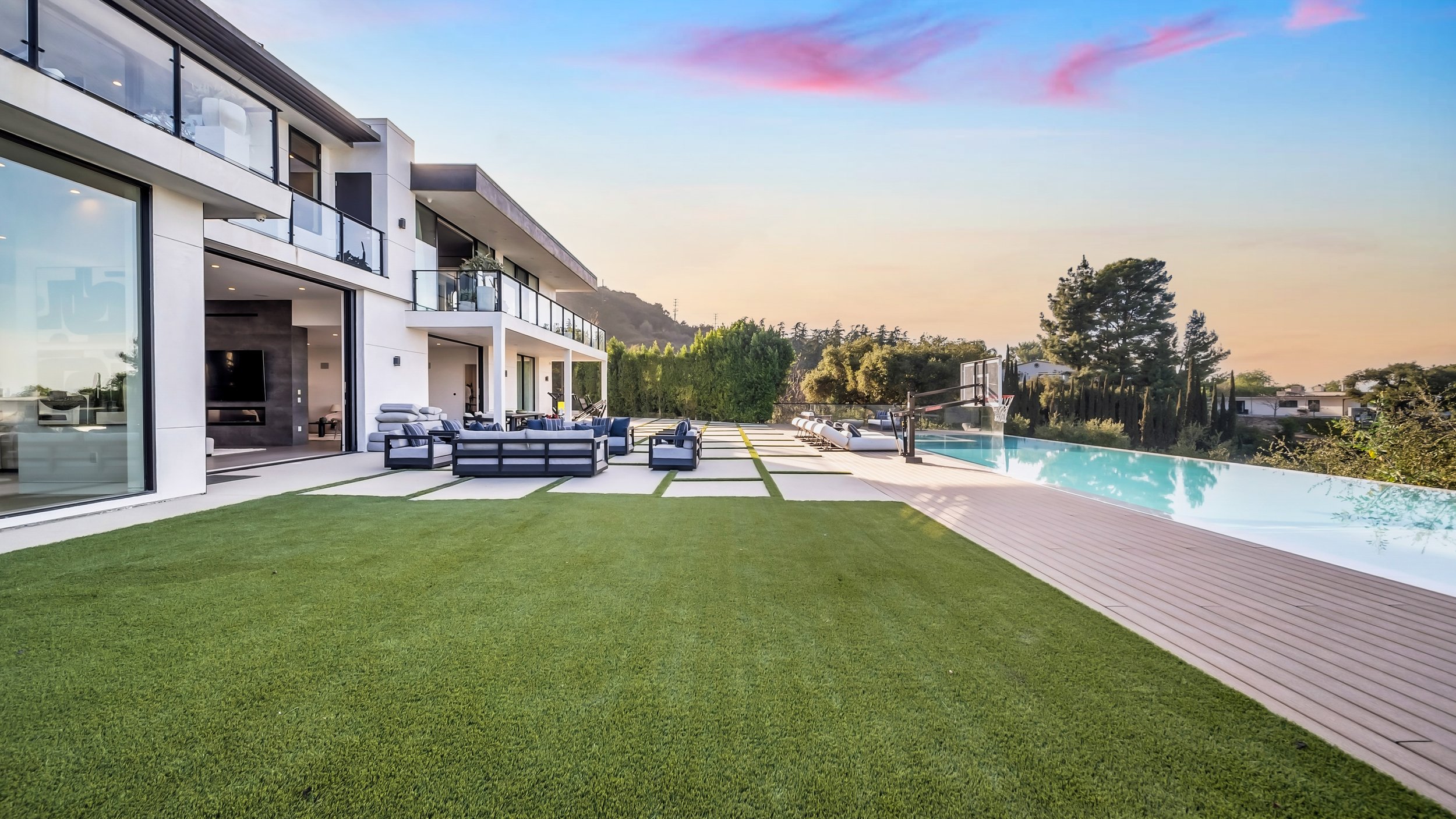 3369 Alana Drive, Sherman Oaks, CA 91403 SOLD $6,560,000