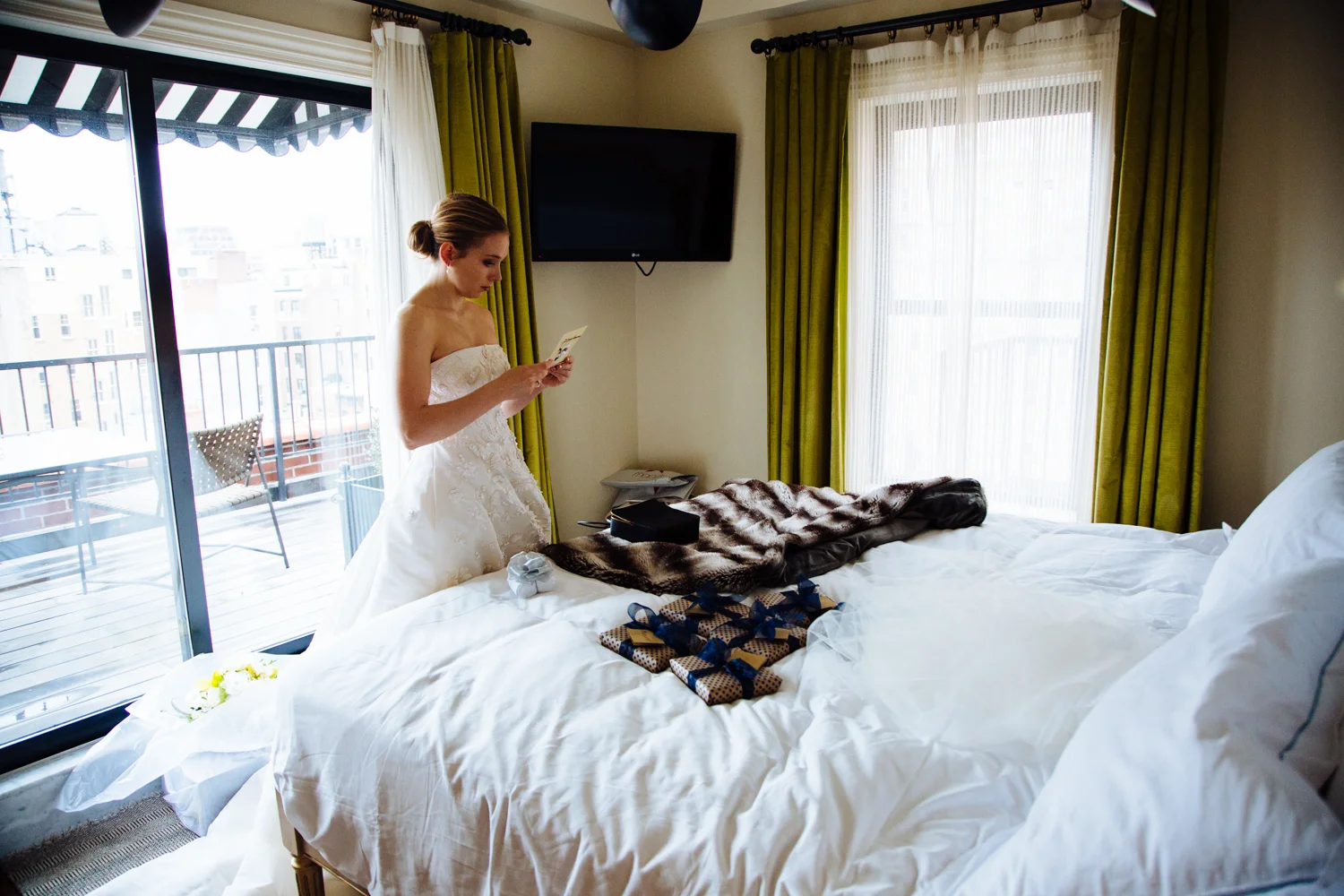 HeatherPhelpsLipton-Modern-Wedding-Photography-TribecaRooftop-ChurchOfTheAscension-32.jpg