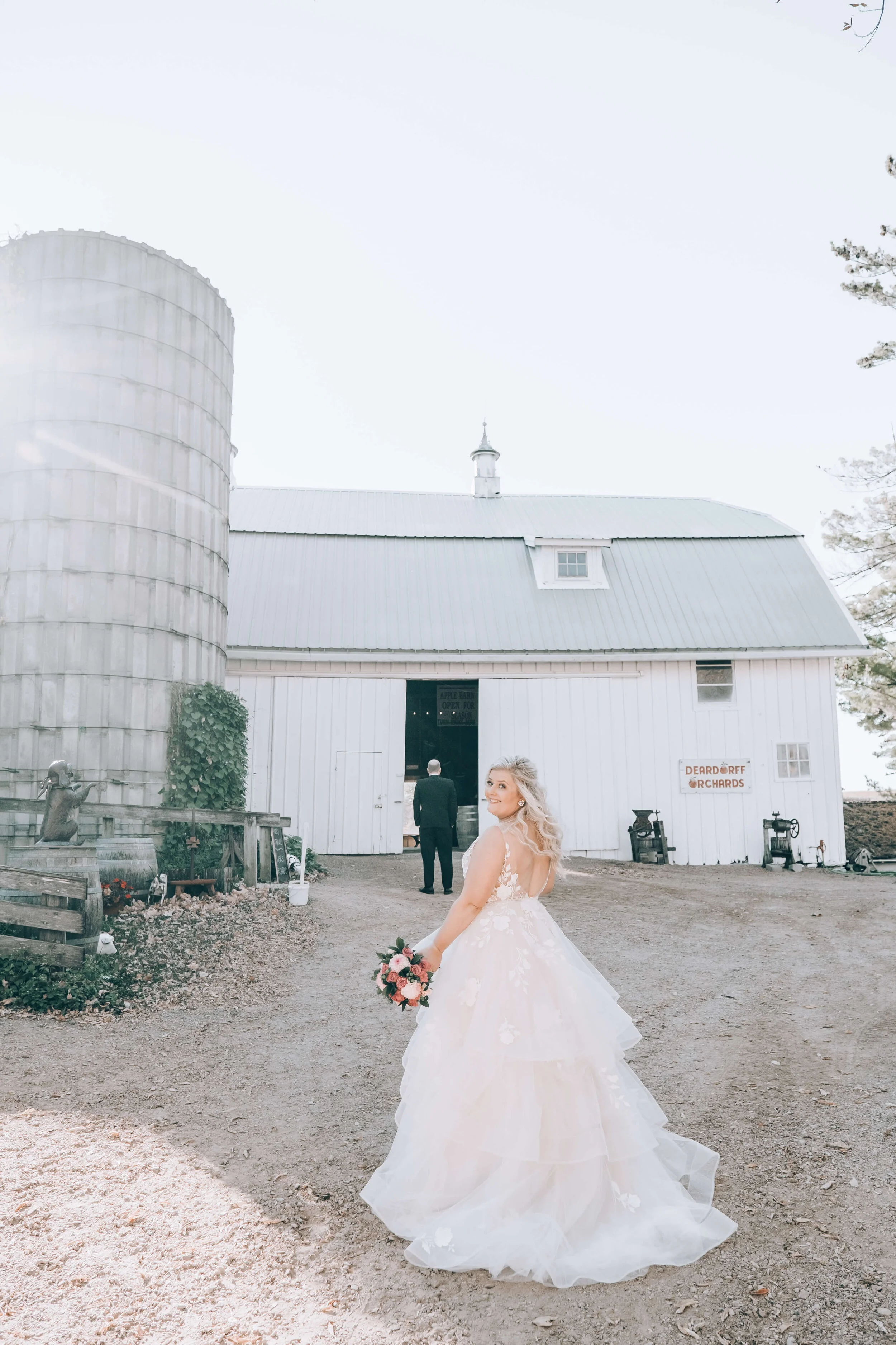 Hotel Landing_Wayzata_Minnesota_Wedding_Photography_LizNik_009.JPG