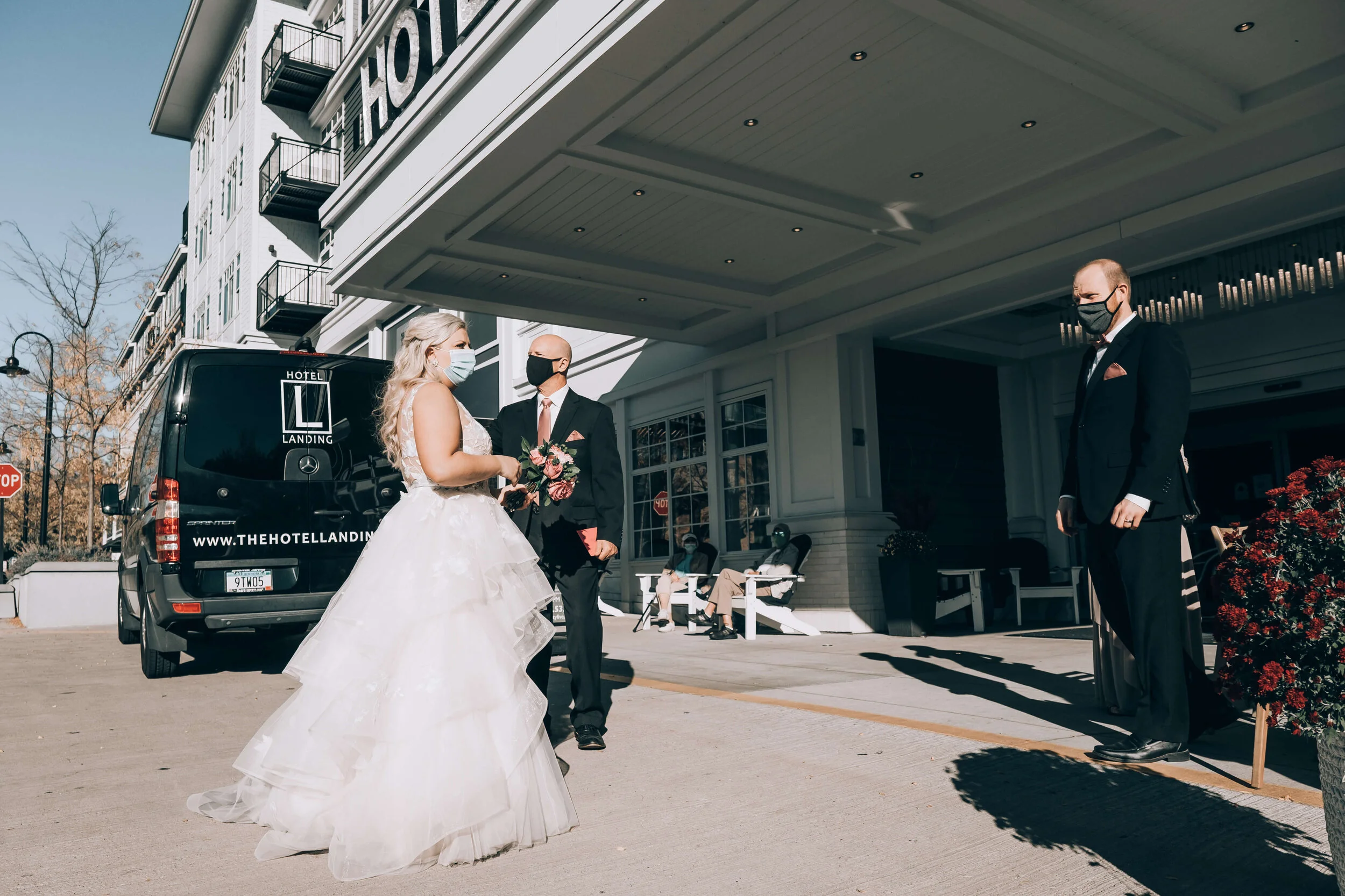 Hotel Landing_Wayzata_Minnesota_Wedding_Photography_LizNik_085.JPG