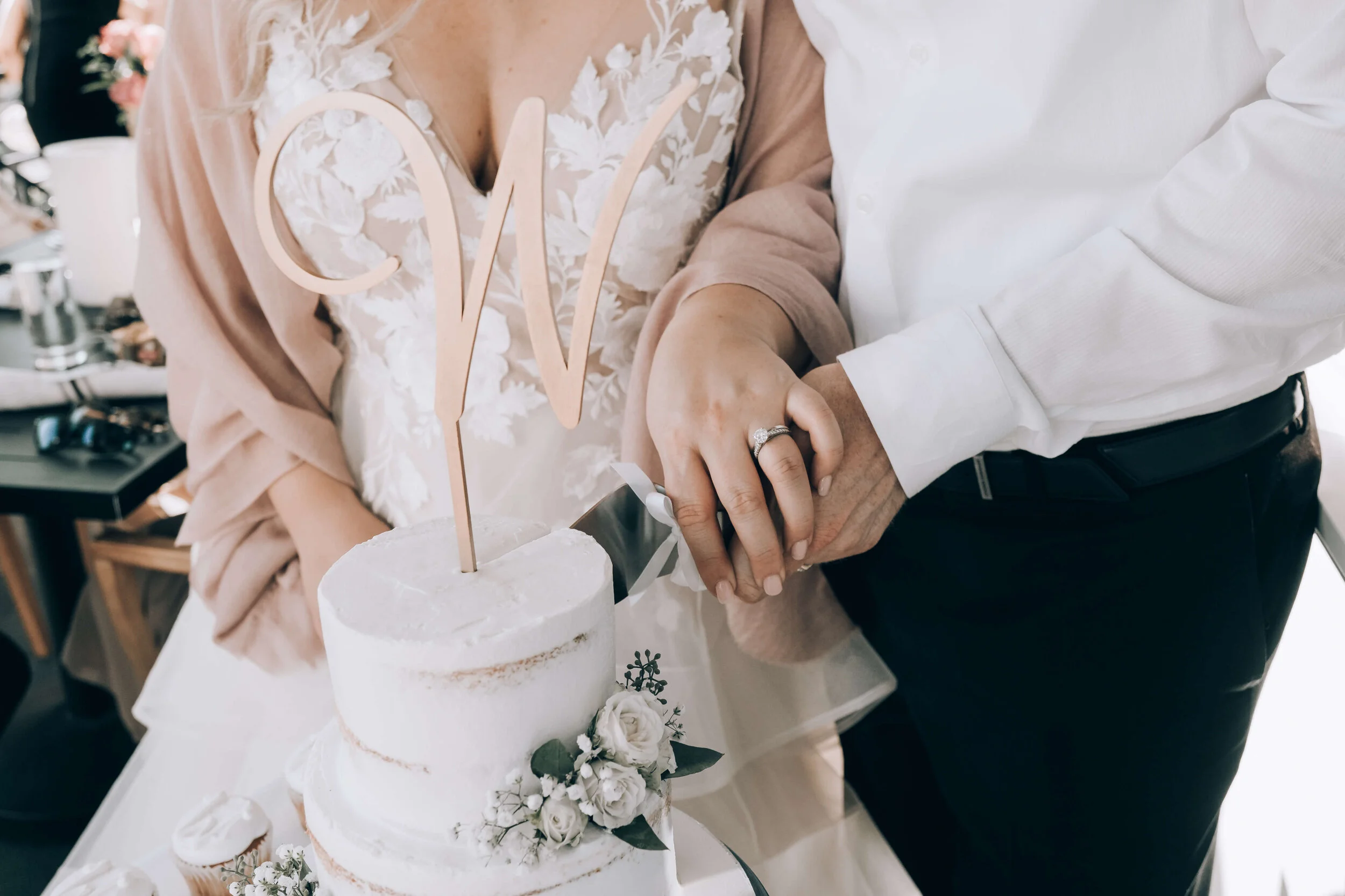 Hotel Landing_Wayzata_Minnesota_Wedding_Photography_LizNik_094.JPG