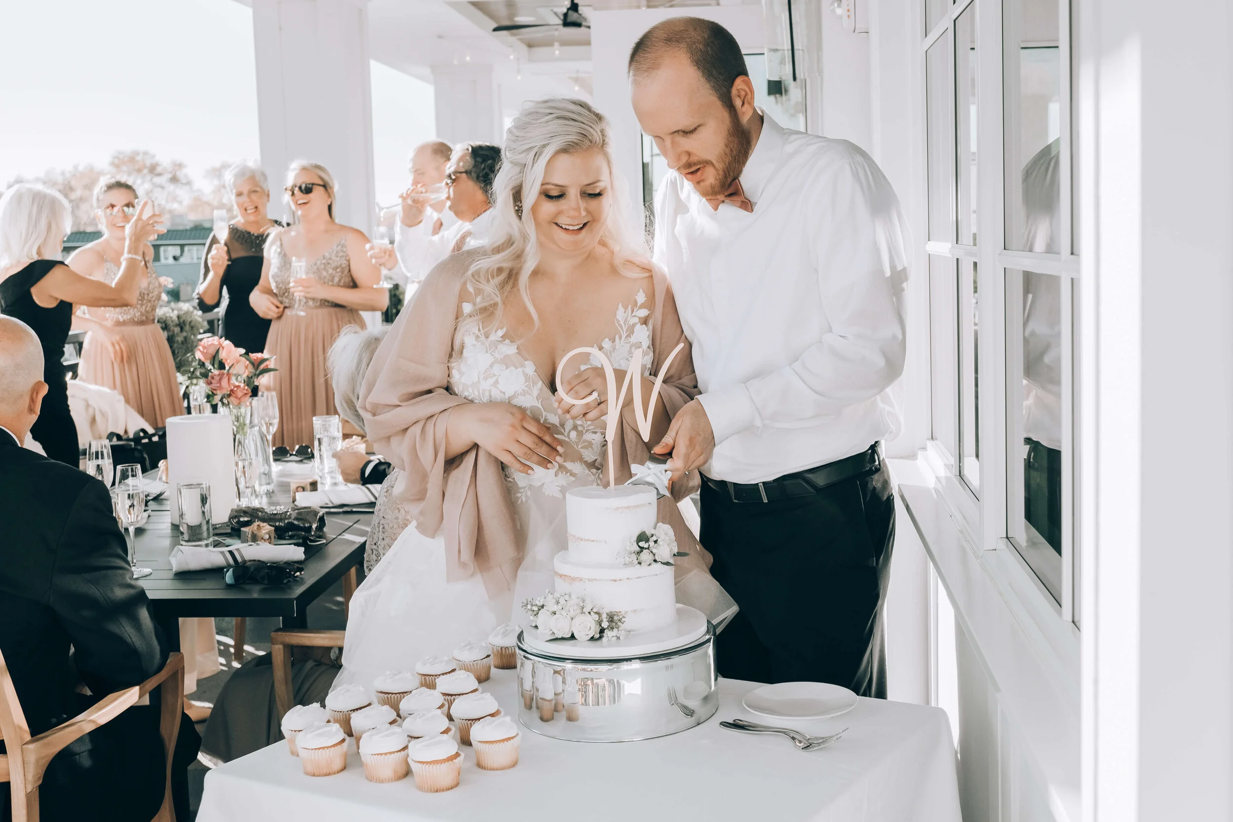 Hotel Landing_Wayzata_Minnesota_Wedding_Photography_LizNik_095.JPG
