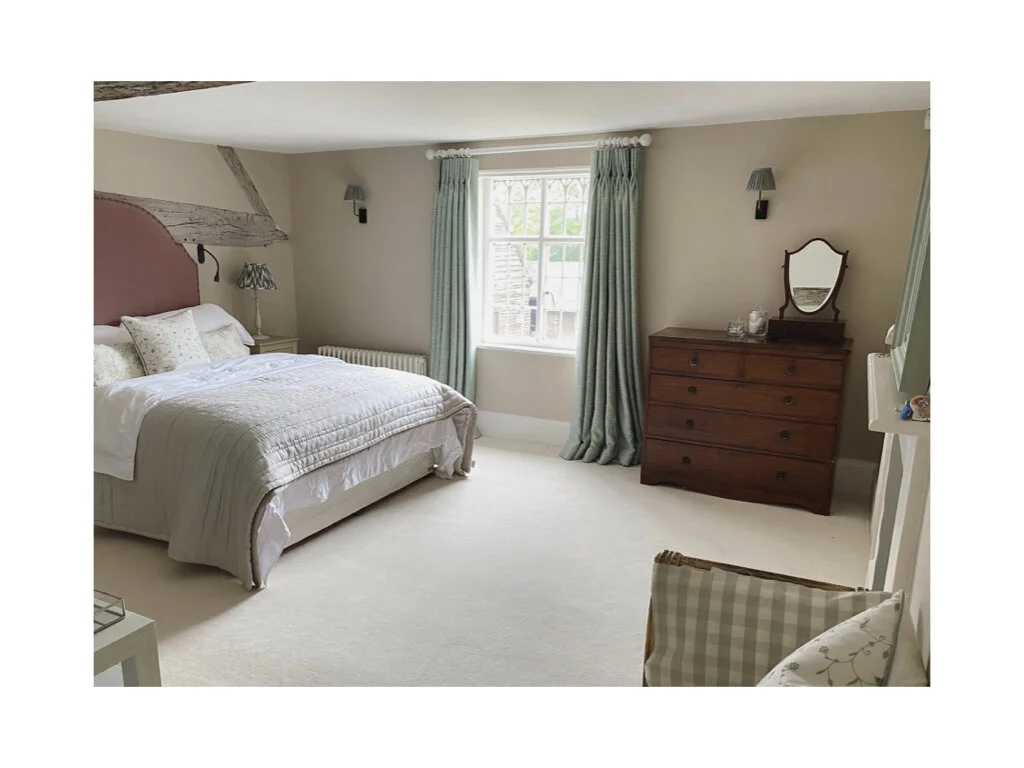 Smaller Bedroom.001.jpeg