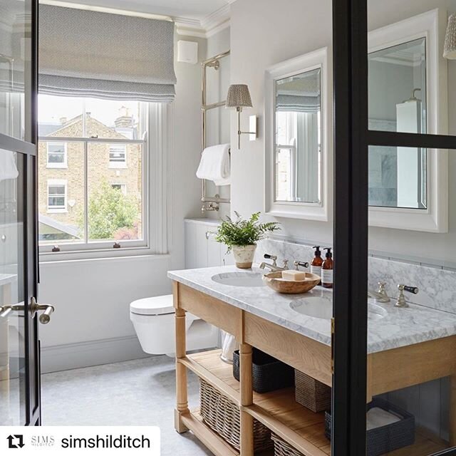 Love this bathroom by @simshilditch. The sink unit and crittall partition is👌🏻 #interiordesigninspo #inspiration #bathrooms #crittall #marble #doublesinkunit #interiordesign