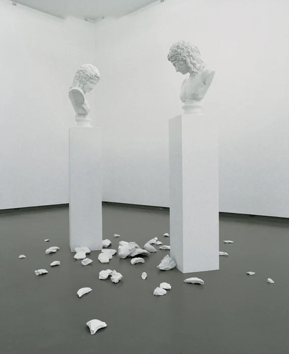 tineea:

L’altra figura, (1984) by Giulio Paolini.