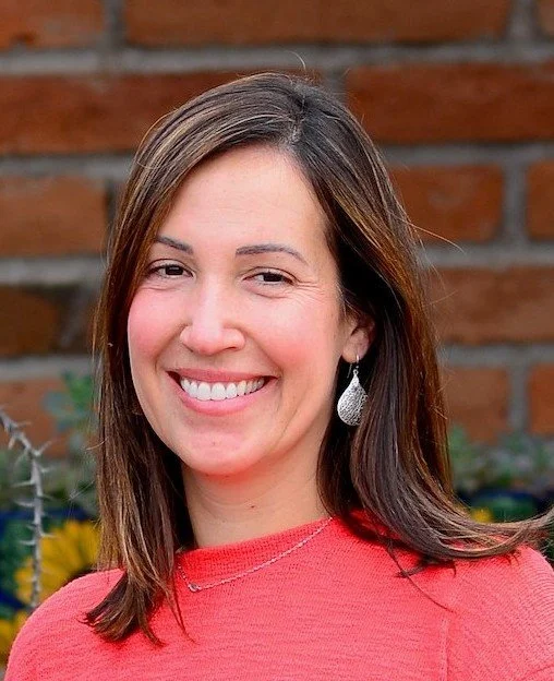 headshot Lindsey.jpg