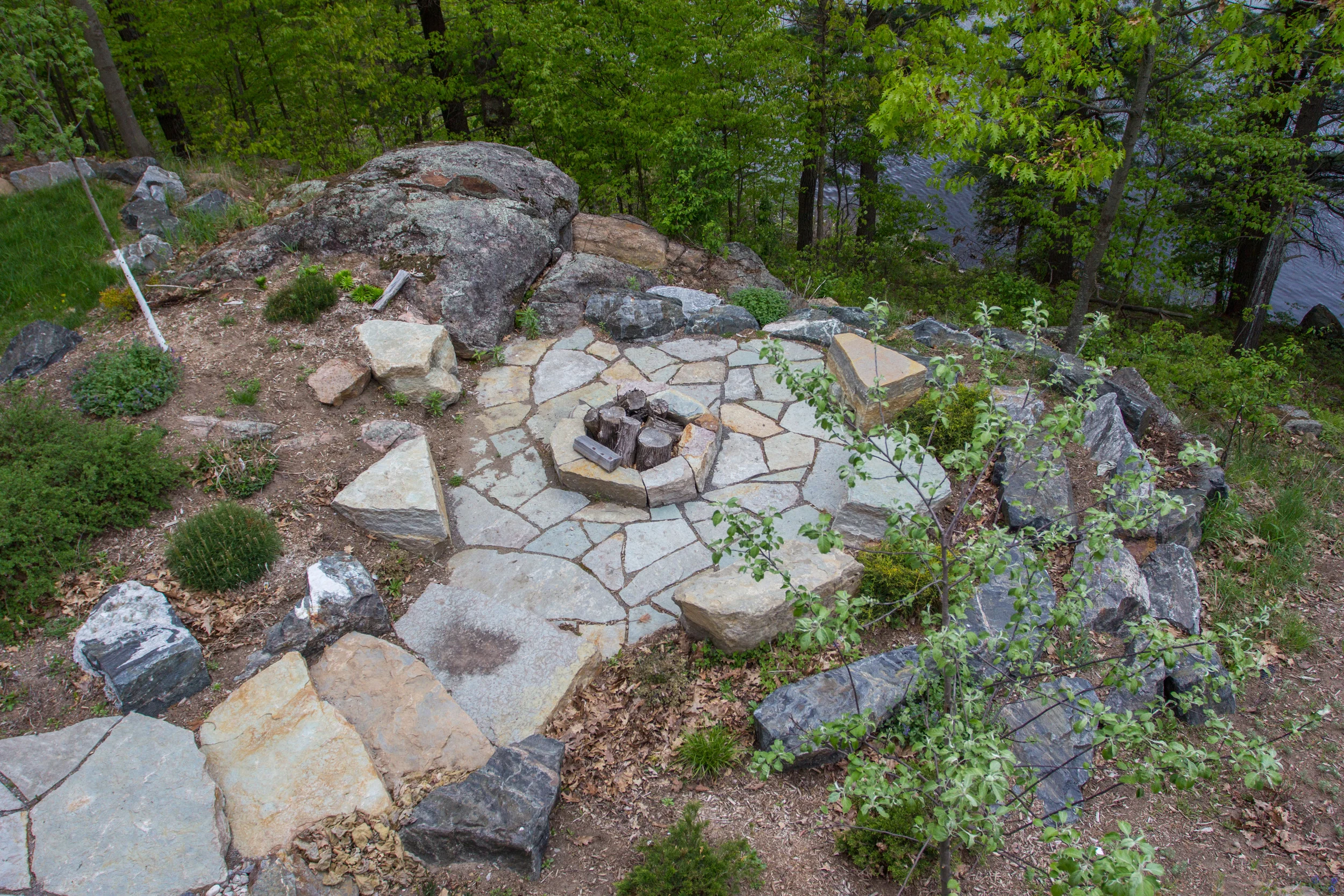 Fire pit built with Tackaberry wall stone and flagstone.