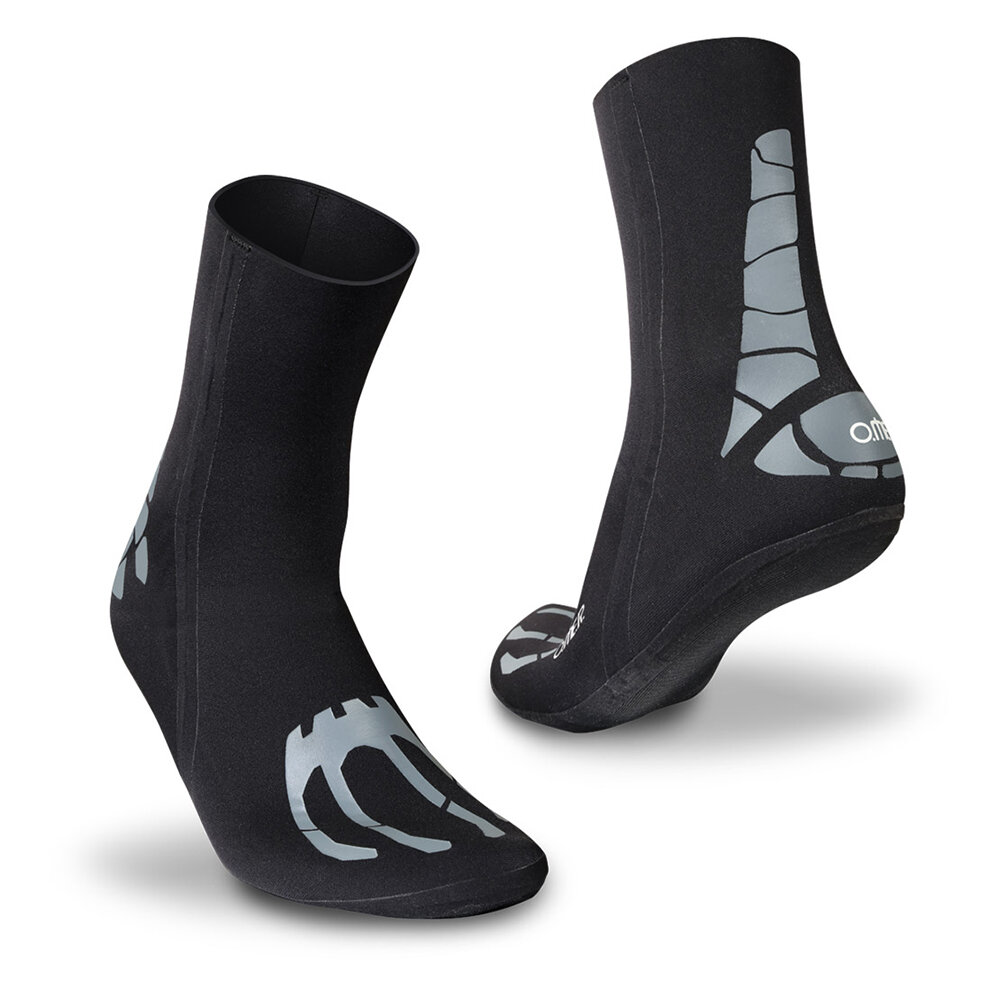 01-accneopr-spidersocks.jpg