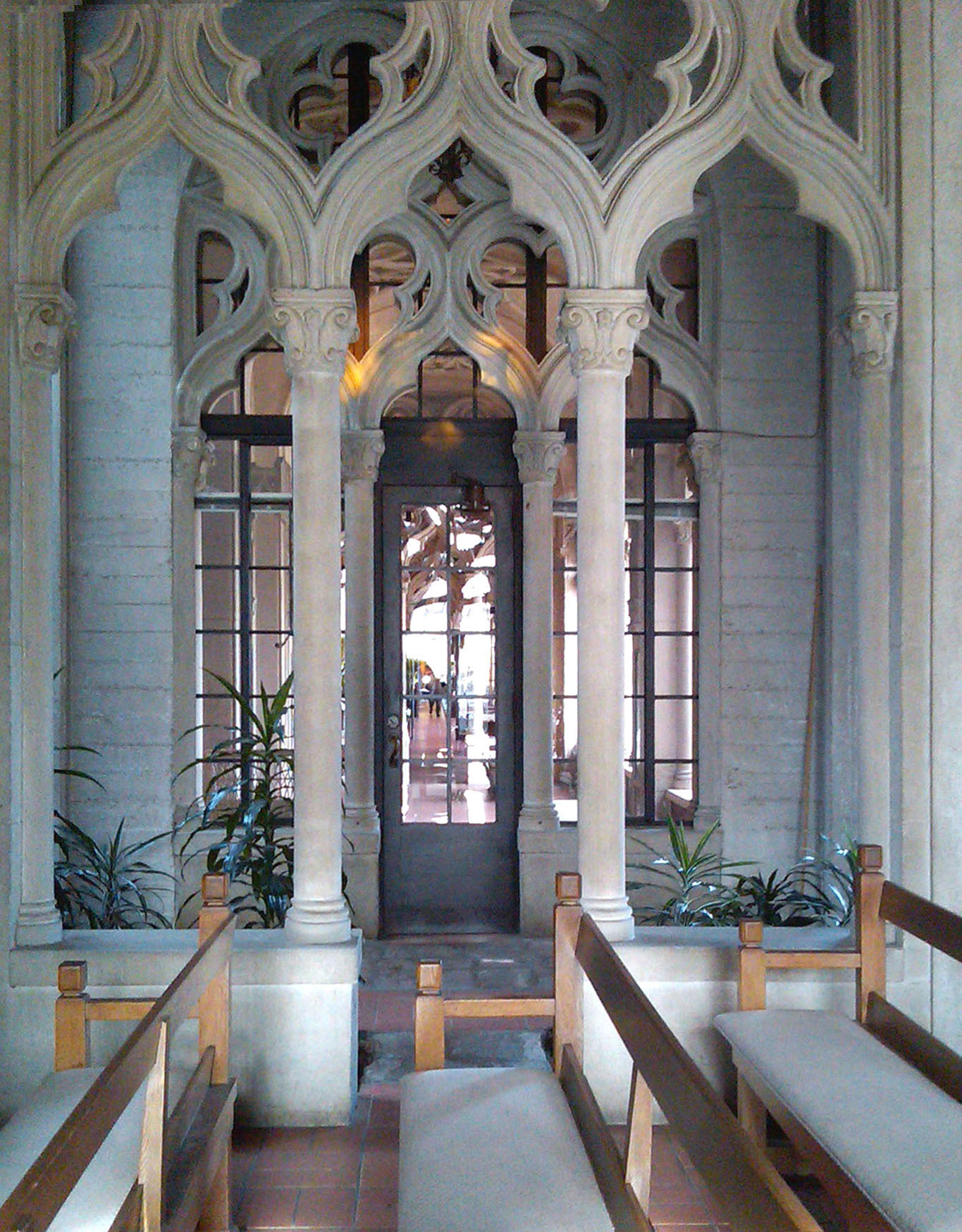 Chapel of Chimes interior 2.jpg