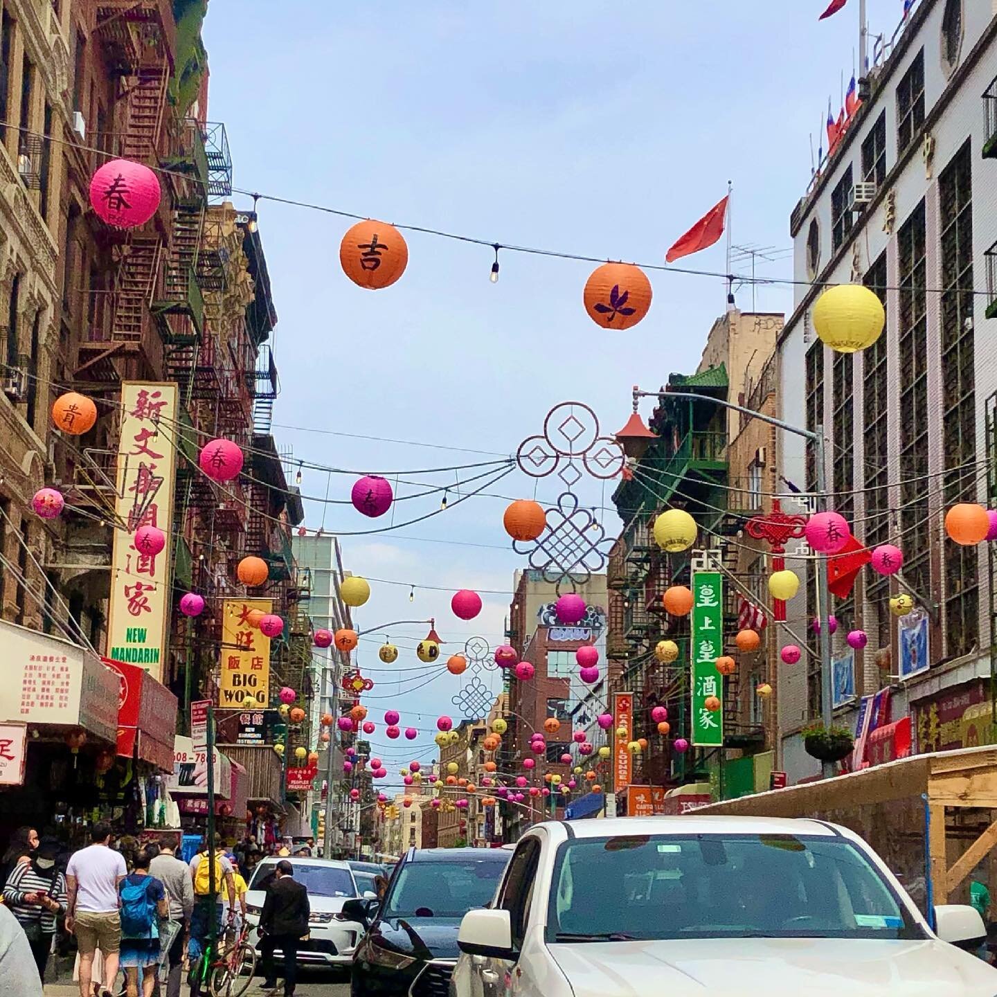 #DimSum in #Chinatown on a busy Sunday in #newyorkcity 🌆 The City is opening. #ComeVisit Hire a guide #newyorker #tourguide #walkingtour #history #art #architecture #food