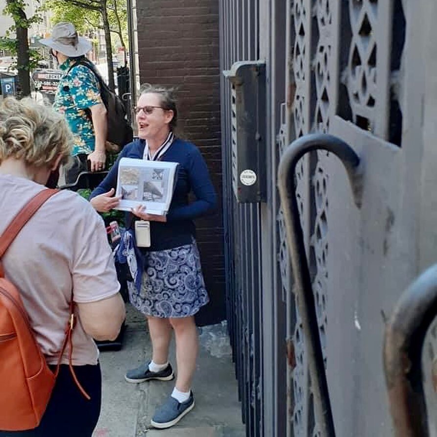 I was delighted and lucky to present my #walkingtour of #MurrayHill&rsquo;s #stable #stories for my colleagues @guidesofnyc There are many vestiges of #NYC&rsquo;s #equine past in my #beautifulneighborhood. Come visit, book a #tour and I&rsquo;ll sho