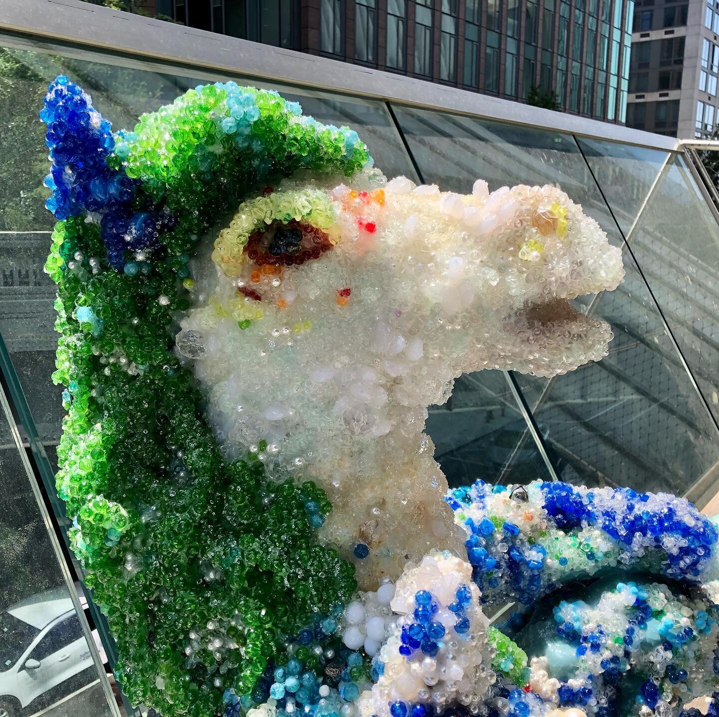 #Equine spotting @highlinenyc It was a perfect day for #equestrianNY to check out the latest #artinstallation on the #HighLine, on view until 3/2022. Now is the time to visit #NYC! #newyorker #tourguide #walkingtour #art #architecture #nature #sculpt