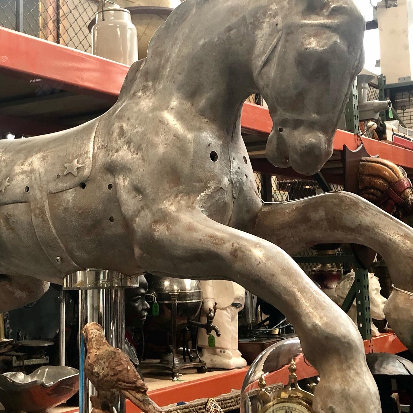 #EquestrianNY #equine spotting at #MongersMarket &mdash; a #vintage #antique #industrial #fleamarket in a 75k sq ft former factory building. Excellent #rainyday activity. Spotted a cool #gardenbench for bff&rsquo;s #patio #upcountry too! #Sundayfun #